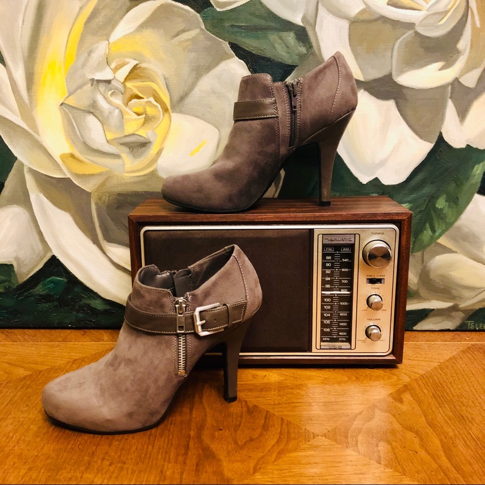Fergalicious by Fergie Grey Suede Heels - Picture 2 of 7